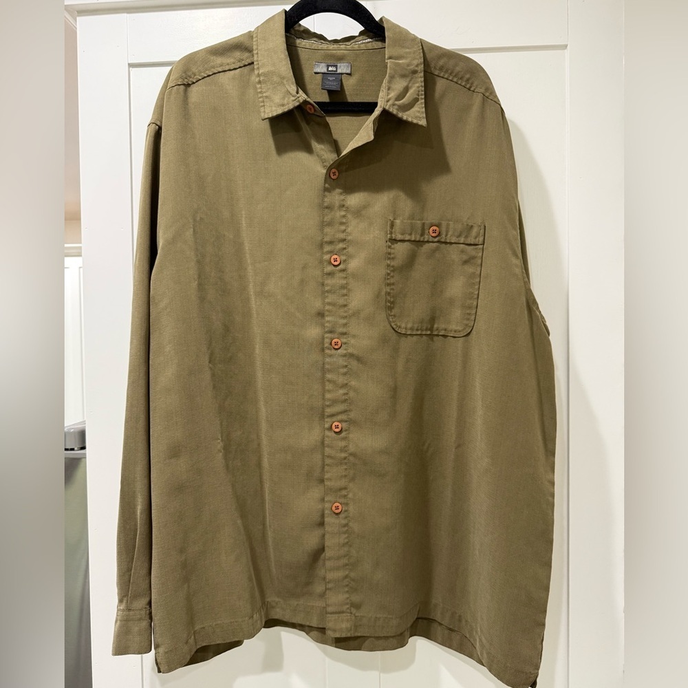 REI‎ Men's Earthy Green Shirt